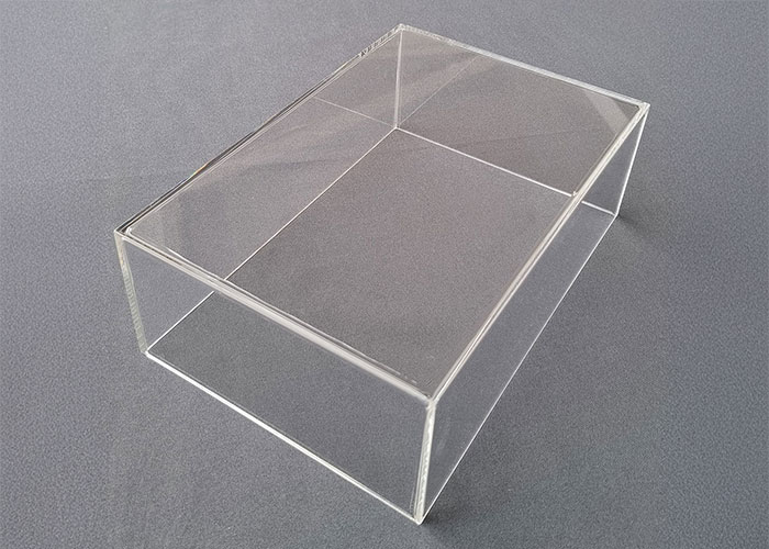 Kleine Plexiglas®-Haube